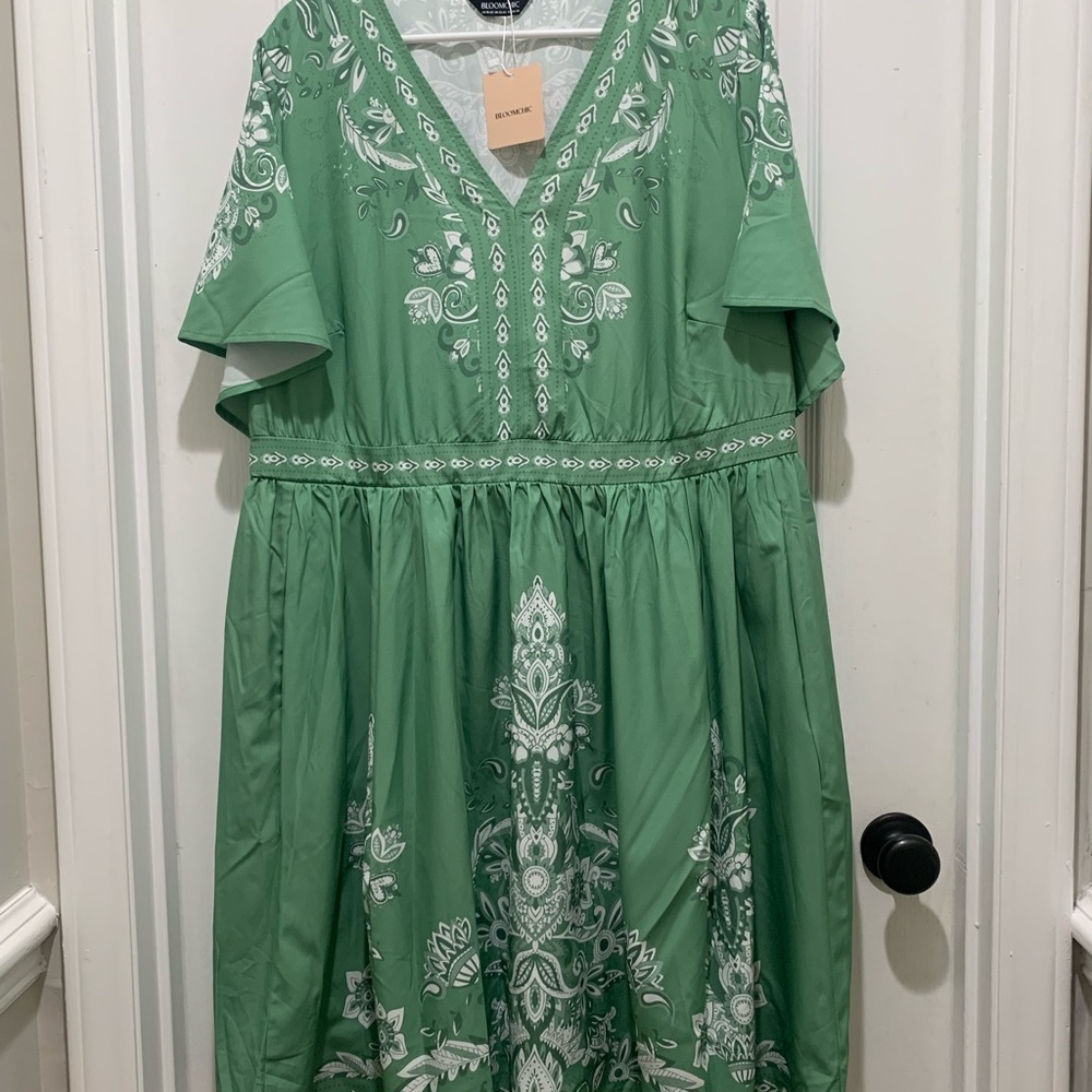 Green and white Dress with Pockets!